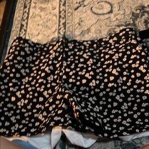 Floral Black and White Women's Shorts